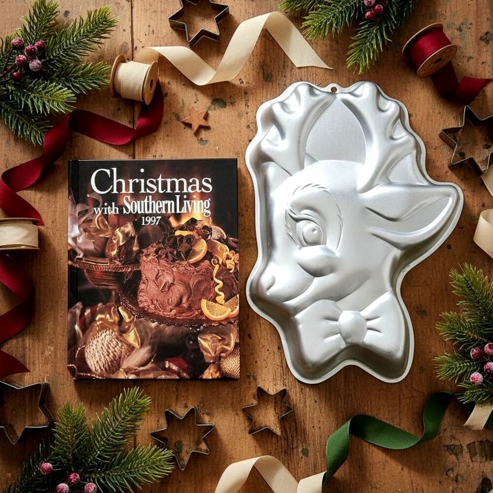 Holiday Baking Gift Set – Wilton Reindeer Cake Pan + Southern Living 1997 Book